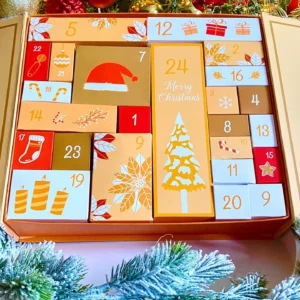 Holiday advent calendar gift set featuring 24 compartments with Christmas-scented candles, wax melts, aroma sachets, room diffuser, and car perfume — perfect festive gift for fragrance lovers