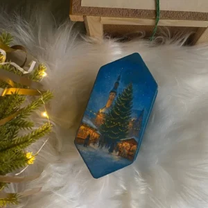 Handmade aroma candle in the shape of a candy, featuring a scenic winter cityscape from Estonia. This Christmas scented candle is a festive addition to your holiday decor, perfect as a unique gift for those who miss their hometown, Estonia lovers, and winter ambiance enthusiast