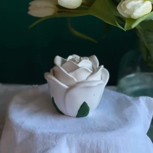 Handmade white rose shaped scented candle, elegant floral candle for International Women’s Day March 8, romantic spring home decor and gift for women.
