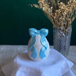 Egg with bow scented candle