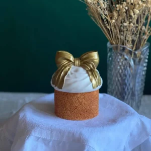 Easter cake with bow scented candle