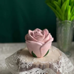 Rose scented candle